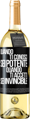 29,95 € Spedizione Gratuita | Vino bianco Edizione WHITE Quando ti conosci, sei potente. Quando ti accetti, sei invincibile Etichetta Nera. Etichetta personalizzabile Vino giovane Raccogliere 2023 Verdejo