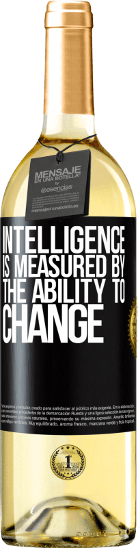 29,95 € Бесплатная доставка | Белое вино Издание WHITE Интеллект измеряется способностью меняться Черная метка. Настраиваемая этикетка Молодое вино Урожай 2023 Verdejo
