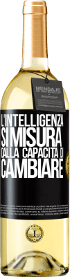 29,95 € Spedizione Gratuita | Vino bianco Edizione WHITE L'intelligenza si misura dalla capacità di cambiare Etichetta Nera. Etichetta personalizzabile Vino giovane Raccogliere 2023 Verdejo