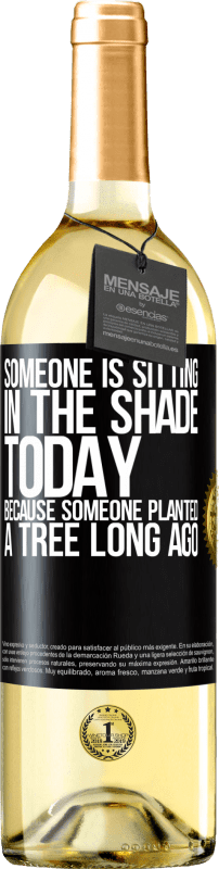 29,95 € Бесплатная доставка | Белое вино Издание WHITE Кто-то сегодня сидит в тени, потому что кто-то давно посадил дерево Черная метка. Настраиваемая этикетка Молодое вино Урожай 2023 Verdejo