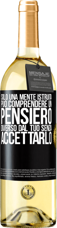 29,95 € Spedizione Gratuita | Vino bianco Edizione WHITE Solo una mente istruita può comprendere un pensiero diverso dal tuo senza accettarlo Etichetta Nera. Etichetta personalizzabile Vino giovane Raccogliere 2024 Verdejo