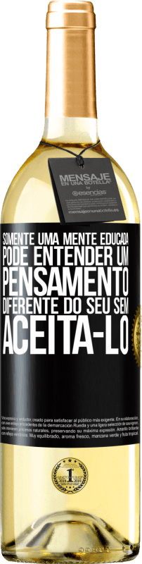 29,95 € Envio grátis | Vinho branco Edição WHITE Somente uma mente educada pode entender um pensamento diferente do seu sem aceitá-lo Etiqueta Preta. Etiqueta personalizável Vinho jovem Colheita 2024 Verdejo