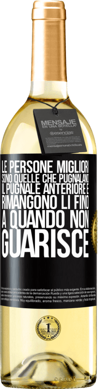 29,95 € Spedizione Gratuita | Vino bianco Edizione WHITE Le persone migliori sono quelle che pugnalano il pugnale anteriore e rimangono lì fino a quando non guarisce Etichetta Nera. Etichetta personalizzabile Vino giovane Raccogliere 2024 Verdejo