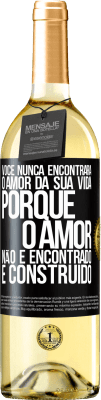 29,95 € Envio grátis | Vinho branco Edição WHITE Você nunca encontrará o amor da sua vida. Porque o amor não é encontrado, é construído Etiqueta Preta. Etiqueta personalizável Vinho jovem Colheita 2025 Verdejo