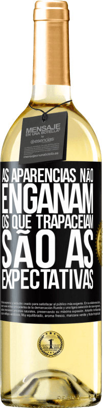 29,95 € Envio grátis | Vinho branco Edição WHITE As aparências não enganam. Os que trapaceiam são as expectativas Etiqueta Preta. Etiqueta personalizável Vinho jovem Colheita 2024 Verdejo