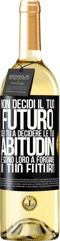 29,95 € Spedizione Gratuita | Vino bianco Edizione WHITE Non decidi il tuo futuro. Sei tu a decidere le tue abitudini e sono loro a forgiare il tuo futuro Etichetta Nera. Etichetta personalizzabile Vino giovane Raccogliere 2024 Verdejo