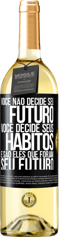 29,95 € Envio grátis | Vinho branco Edição WHITE Você não decide seu futuro. Você decide seus hábitos, e são eles que forjam seu futuro Etiqueta Preta. Etiqueta personalizável Vinho jovem Colheita 2024 Verdejo