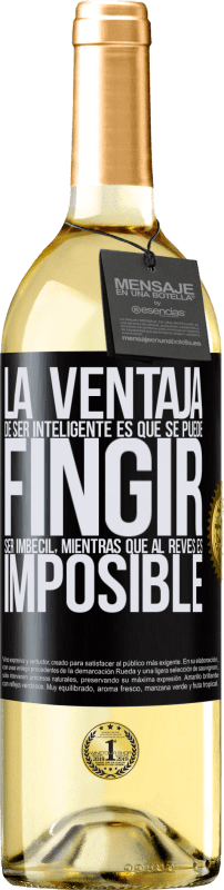 29,95 € Envío gratis | Vino Blanco Edición WHITE La ventaja de ser inteligente es que se puede fingir ser imbécil, mientras que al revés es imposible Etiqueta Negra. Etiqueta personalizable Vino joven Cosecha 2024 Verdejo