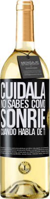 29,95 € Envío gratis | Vino Blanco Edición WHITE Cuidala. No sabes cómo sonríe cuando habla de ti Etiqueta Negra. Etiqueta personalizable Vino joven Cosecha 2024 Verdejo