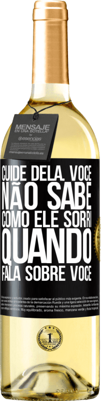 29,95 € Envio grátis | Vinho branco Edição WHITE Cuide dela. Você não sabe como ele sorri quando fala sobre você Etiqueta Preta. Etiqueta personalizável Vinho jovem Colheita 2024 Verdejo