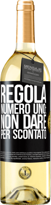 29,95 € Spedizione Gratuita | Vino bianco Edizione WHITE Regola numero uno: non dare per scontato Etichetta Nera. Etichetta personalizzabile Vino giovane Raccogliere 2024 Verdejo