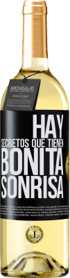 29,95 € Envío gratis | Vino Blanco Edición WHITE Hay secretos que tienen bonita sonrisa Etiqueta Negra. Etiqueta personalizable Vino joven Cosecha 2024 Verdejo