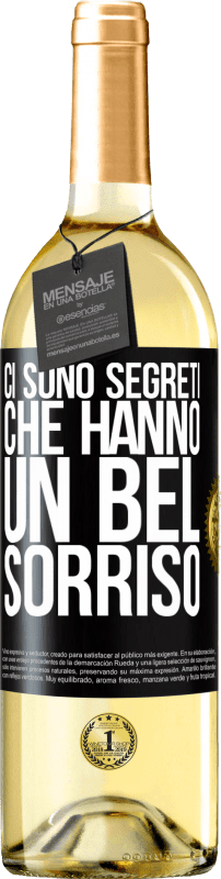 29,95 € Spedizione Gratuita | Vino bianco Edizione WHITE Ci sono segreti che hanno un bel sorriso Etichetta Nera. Etichetta personalizzabile Vino giovane Raccogliere 2024 Verdejo