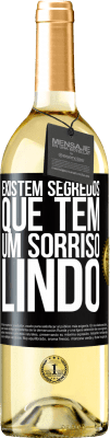 29,95 € Envio grátis | Vinho branco Edição WHITE Existem segredos que têm um sorriso lindo Etiqueta Preta. Etiqueta personalizável Vinho jovem Colheita 2024 Verdejo