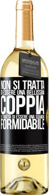 29,95 € Spedizione Gratuita | Vino bianco Edizione WHITE Non si tratta di essere una bellissima coppia. Si tratta di essere una squadra formidabile Etichetta Nera. Etichetta personalizzabile Vino giovane Raccogliere 2024 Verdejo