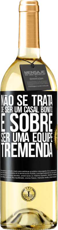 29,95 € Envio grátis | Vinho branco Edição WHITE Não se trata de ser um casal bonito. É sobre ser uma equipe tremenda Etiqueta Preta. Etiqueta personalizável Vinho jovem Colheita 2024 Verdejo