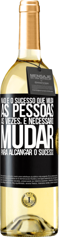 29,95 € Envio grátis | Vinho branco Edição WHITE Não é o sucesso que muda as pessoas. Às vezes, é necessário mudar para alcançar o sucesso Etiqueta Preta. Etiqueta personalizável Vinho jovem Colheita 2024 Verdejo