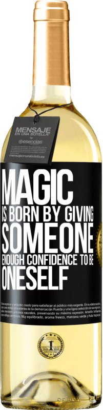 29,95 € 免费送货 | 白葡萄酒 WHITE版 魔术是通过赋予某人足够的自信成为自己而诞生的 黑标. 可自定义的标签 青年酒 收成 2023 Verdejo