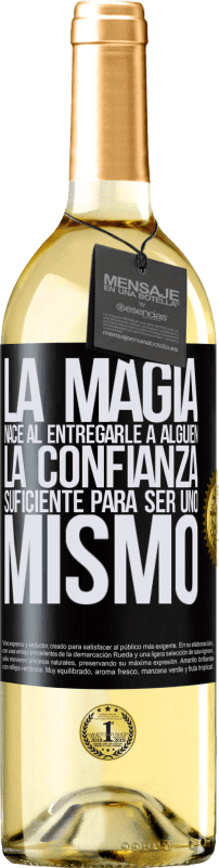 29,95 € Envío gratis | Vino Blanco Edición WHITE La magia nace al entregarle a alguien la confianza suficiente para ser uno mismo Etiqueta Negra. Etiqueta personalizable Vino joven Cosecha 2024 Verdejo