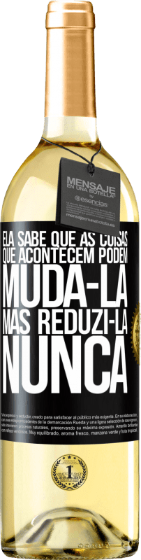 29,95 € Envio grátis | Vinho branco Edição WHITE Ela sabe que as coisas que acontecem podem mudá-la, mas reduzi-la, nunca Etiqueta Preta. Etiqueta personalizável Vinho jovem Colheita 2024 Verdejo