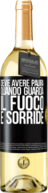 29,95 € Spedizione Gratuita | Vino bianco Edizione WHITE Deve avere paura quando guarda il fuoco e sorride Etichetta Nera. Etichetta personalizzabile Vino giovane Raccogliere 2024 Verdejo