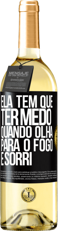 29,95 € Envio grátis | Vinho branco Edição WHITE Ela tem que ter medo quando olha para o fogo e sorri Etiqueta Preta. Etiqueta personalizável Vinho jovem Colheita 2024 Verdejo