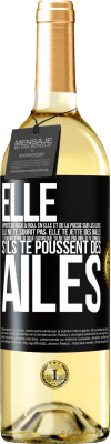 29,95 € Envoi gratuit | Vin blanc Édition WHITE Elle apporte du Rock & Roll en elle et de la poésie sur les lèvres. Elle ne te sourit pas, elle te jette des balles et tu meurs Étiquette Noire. Étiquette personnalisable Vin jeune Récolte 2024 Verdejo