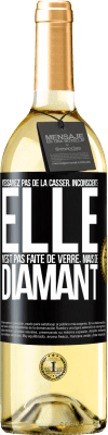 29,95 € Envoi gratuit | Vin blanc Édition WHITE N'essayez pas de la casser, inconscients, elle n'est pas faite de verre, mais de diamant Étiquette Noire. Étiquette personnalisable Vin jeune Récolte 2024 Verdejo