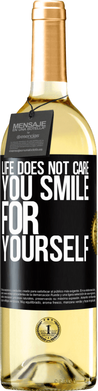 29,95 € Бесплатная доставка | Белое вино Издание WHITE Жизнь не волнует, ты улыбаешься для себя Черная метка. Настраиваемая этикетка Молодое вино Урожай 2023 Verdejo