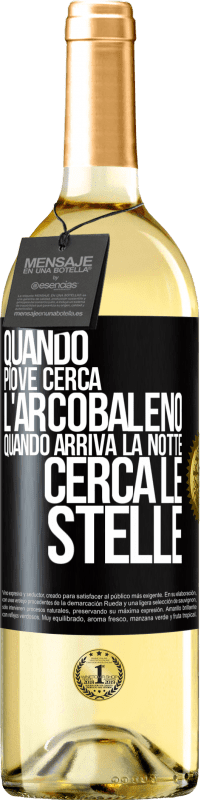 29,95 € Spedizione Gratuita | Vino bianco Edizione WHITE Quando piove, cerca l'arcobaleno, quando arriva la notte, cerca le stelle Etichetta Nera. Etichetta personalizzabile Vino giovane Raccogliere 2024 Verdejo