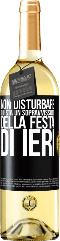 29,95 € Spedizione Gratuita | Vino bianco Edizione WHITE Non disturbare. Qui sta un sopravvissuto della festa di ieri Etichetta Nera. Etichetta personalizzabile Vino giovane Raccogliere 2024 Verdejo