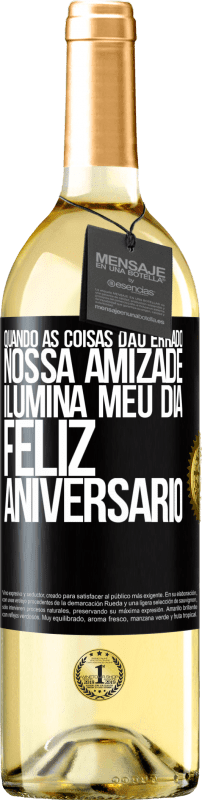 29,95 € Envio grátis | Vinho branco Edição WHITE Quando as coisas dão errado, nossa amizade ilumina meu dia. Feliz aniversário Etiqueta Preta. Etiqueta personalizável Vinho jovem Colheita 2024 Verdejo