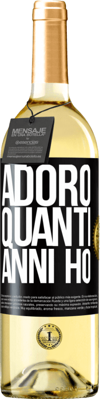 29,95 € Spedizione Gratuita | Vino bianco Edizione WHITE Adoro quanti anni ho Etichetta Nera. Etichetta personalizzabile Vino giovane Raccogliere 2024 Verdejo