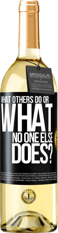 29,95 € Free Shipping | White Wine WHITE Edition What others do or what no one else does? Black Label. Customizable label Young wine Harvest 2023 Verdejo