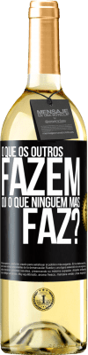 29,95 € Envio grátis | Vinho branco Edição WHITE O que os outros fazem ou o que ninguém mais faz? Etiqueta Preta. Etiqueta personalizável Vinho jovem Colheita 2023 Verdejo