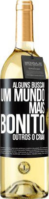 29,95 € Envio grátis | Vinho branco Edição WHITE Alguns buscam um mundo mais bonito, outros o criam Etiqueta Preta. Etiqueta personalizável Vinho jovem Colheita 2023 Verdejo