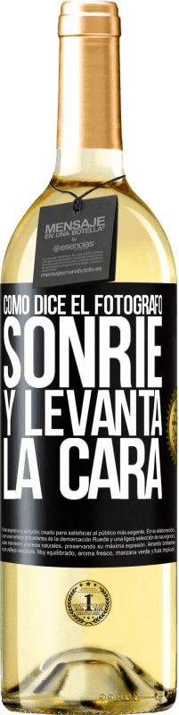 29,95 € Envío gratis | Vino Blanco Edición WHITE Como dice el fotógrafo, sonríe y levanta la cara Etiqueta Negra. Etiqueta personalizable Vino joven Cosecha 2024 Verdejo