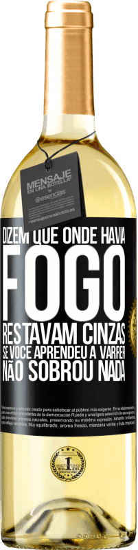 29,95 € Envio grátis | Vinho branco Edição WHITE Dizem que onde havia fogo, restavam cinzas. Se você aprendeu a varrer, não sobrou nada Etiqueta Preta. Etiqueta personalizável Vinho jovem Colheita 2024 Verdejo