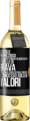 29,95 € Spedizione Gratuita | Vino bianco Edizione WHITE Il titolo più prezioso che puoi ottenere in questa vita è quello di brava persona, non è concesso dalle università, è Etichetta Nera. Etichetta personalizzabile Vino giovane Raccogliere 2023 Verdejo