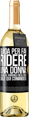29,95 € Spedizione Gratuita | Vino bianco Edizione WHITE Guida per far ridere una donna: vai da lei. Guardala negli occhi. Digli: qui comando io Etichetta Nera. Etichetta personalizzabile Vino giovane Raccogliere 2025 Verdejo