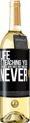 29,95 € Free Shipping | White Wine WHITE Edition Life is teaching you who does, who does not and who never Black Label. Customizable label Young wine Harvest 2023 Verdejo