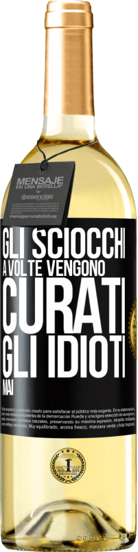 29,95 € Spedizione Gratuita | Vino bianco Edizione WHITE Gli sciocchi a volte vengono curati, gli idioti mai Etichetta Nera. Etichetta personalizzabile Vino giovane Raccogliere 2025 Verdejo