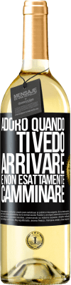 29,95 € Spedizione Gratuita | Vino bianco Edizione WHITE Adoro quando ti vedo arrivare e non esattamente camminare Etichetta Nera. Etichetta personalizzabile Vino giovane Raccogliere 2024 Verdejo