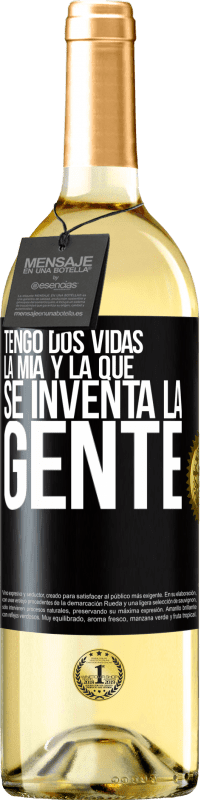 29,95 € Envío gratis | Vino Blanco Edición WHITE Tengo dos vidas. La mía y la que se inventa la gente Etiqueta Negra. Etiqueta personalizable Vino joven Cosecha 2023 Verdejo