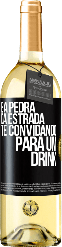 29,95 € Envio grátis | Vinho branco Edição WHITE E a pedra da estrada te convidando para um drink Etiqueta Preta. Etiqueta personalizável Vinho jovem Colheita 2023 Verdejo