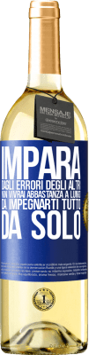 29,95 € Spedizione Gratuita | Vino bianco Edizione WHITE Impara dagli errori degli altri, non vivrai abbastanza a lungo da impegnarti tutto da solo Etichetta Blu. Etichetta personalizzabile Vino giovane Raccogliere 2023 Verdejo