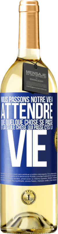 29,95 € Envoi gratuit | Vin blanc Édition WHITE Nous passons notre vie à attendre que quelque chose se passe et la seule chose qui passe c'est la vie Étiquette Bleue. Étiquette personnalisable Vin jeune Récolte 2024 Verdejo