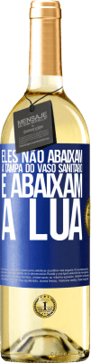 29,95 € Envio grátis | Vinho branco Edição WHITE Eles não abaixam a tampa do vaso sanitário e abaixam a lua Etiqueta Azul. Etiqueta personalizável Vinho jovem Colheita 2023 Verdejo