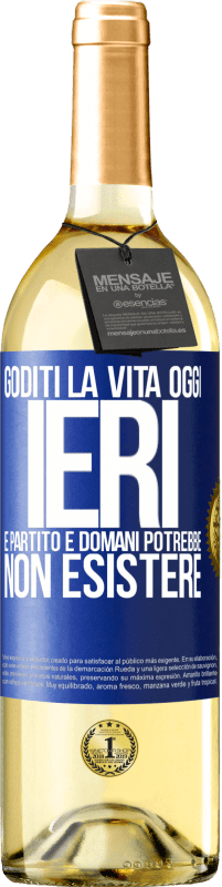 29,95 € Spedizione Gratuita | Vino bianco Edizione WHITE Goditi la vita oggi ieri è partito e domani potrebbe non esistere Etichetta Blu. Etichetta personalizzabile Vino giovane Raccogliere 2024 Verdejo