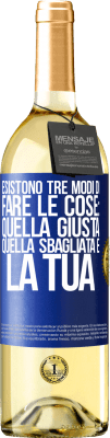 29,95 € Spedizione Gratuita | Vino bianco Edizione WHITE Esistono tre modi di fare le cose: quella giusta, quella sbagliata e la tua Etichetta Blu. Etichetta personalizzabile Vino giovane Raccogliere 2024 Verdejo